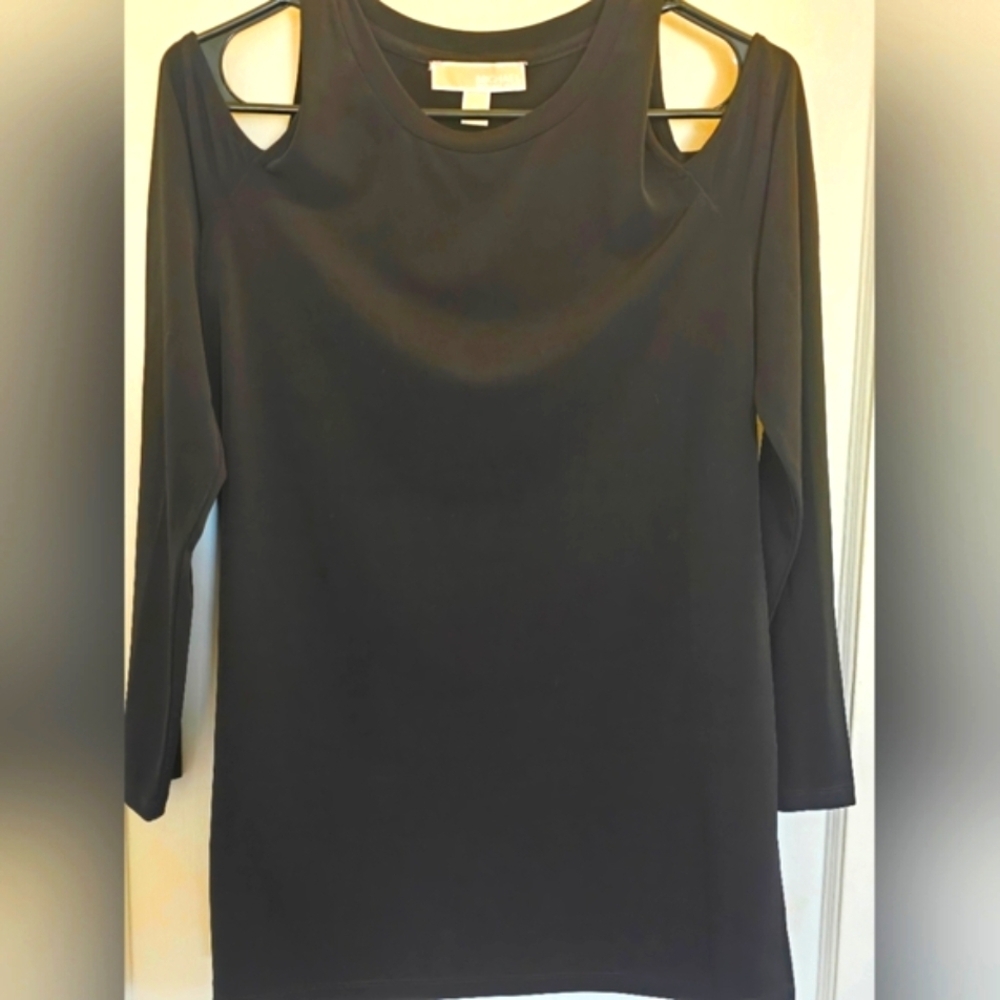 NWOT  Michael Kors Gorgeous long sleeve cold shoulder blouse size Medium